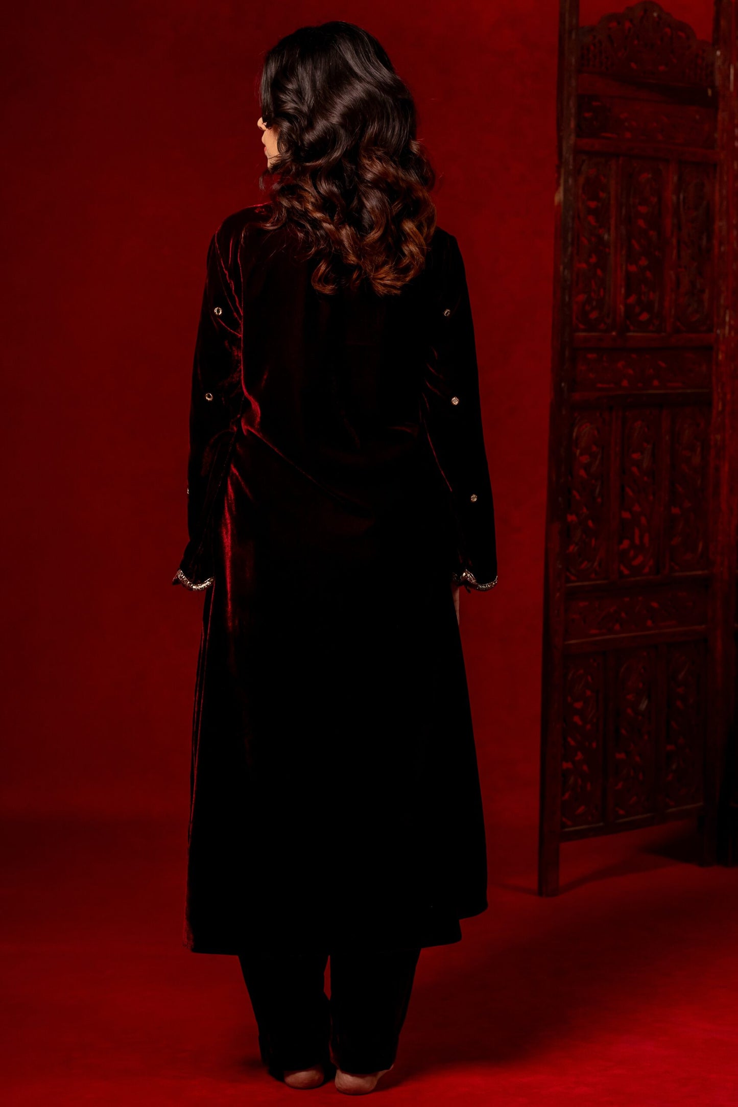 Meharoon velvet hand embroidered Kurta set