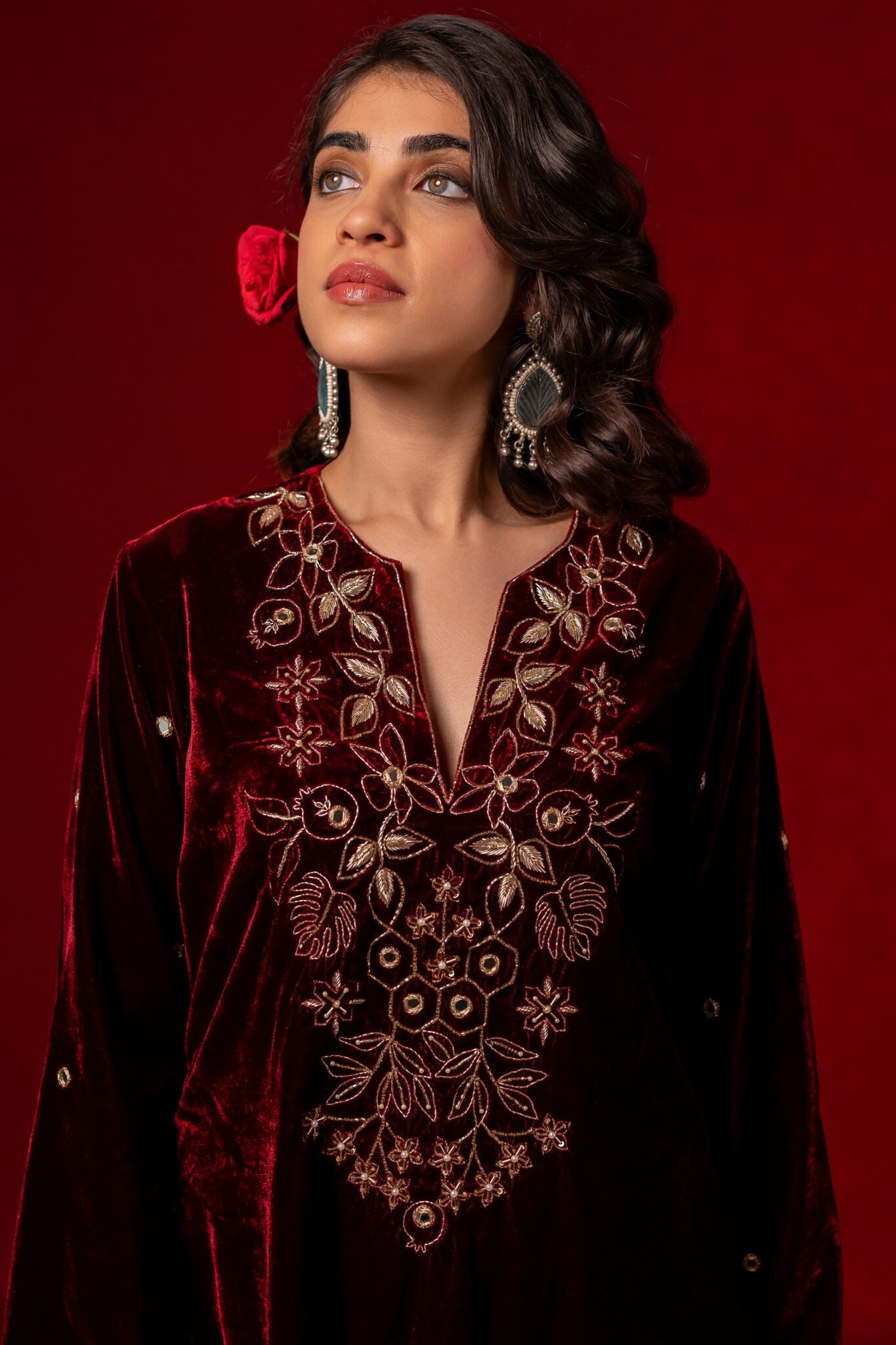 Meharoon velvet hand embroidered Kurta set