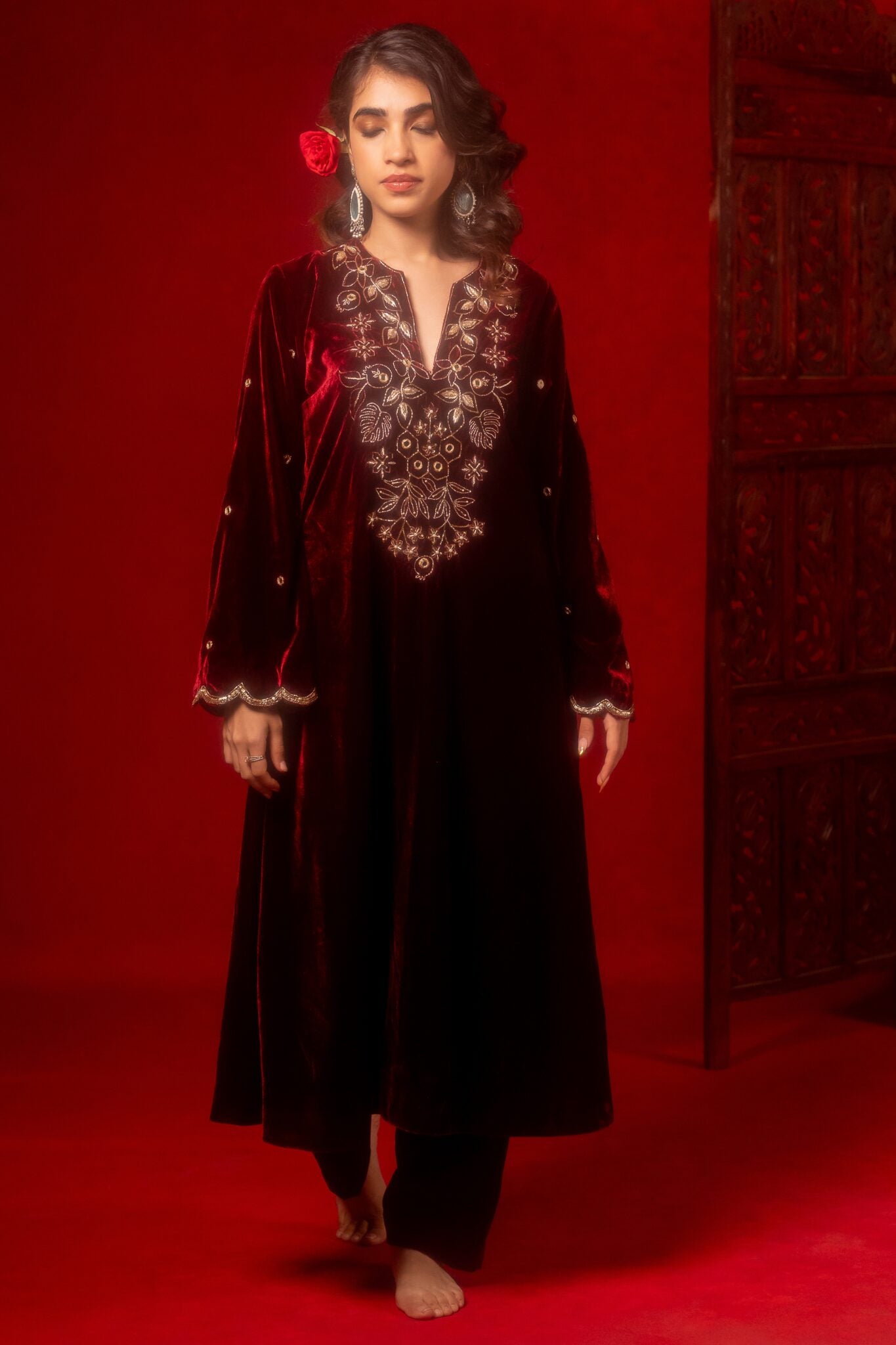 Meharoon velvet hand embroidered Kurta set