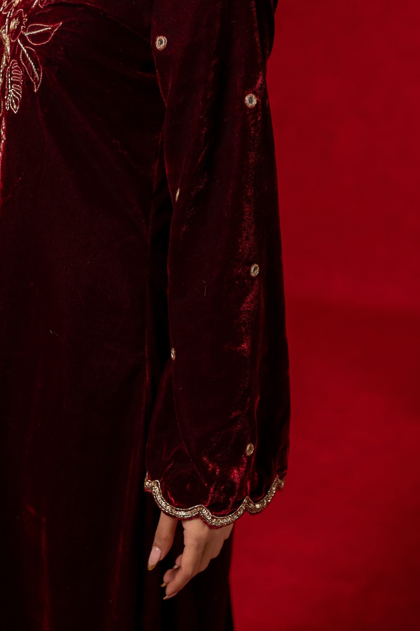 Meharoon velvet hand embroidered Kurta set